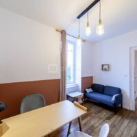 Bureau pour consultation ou réunion de travail en duo