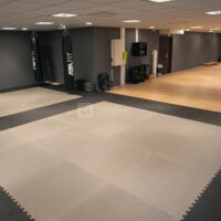 Salle de 160m² GIGAFIT DIJON / chaises / tables