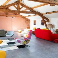 Salle de brainstorming, détente, arcade et réunion