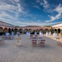 Le cloître et les extérieurs