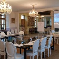 Salle sans la paroi qui sépare de l'espace restauration