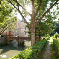 Vue sur jardin depuis la place du village