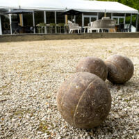 Team building ou loisir : un terrain de pétanque au cœur de l’espace vert