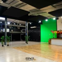 Salle-reception-bar-équipé