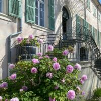 Entrée du jardin vers la salle de réception