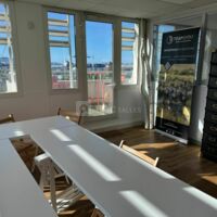 Salle de réunion en U avec accès terrasse