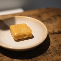 Savon naturel de courtoisie Miel Lavande