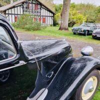 Rassemblement de véhicules anciens sur le parc