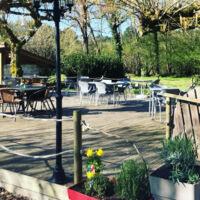 La terrasse en hiver, dénuée de feuillage mais accueillante grâce au soleil !
