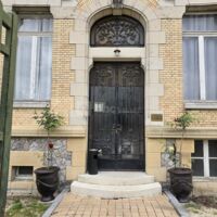 Villa : facade de l'entrée