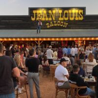 Show sur le toit du Saloon