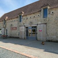 Extérieur nord salle la grange (accès traiteur)