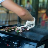 Animation plancha chez Maubreuil Séminaires à Nantes Carquefou 44