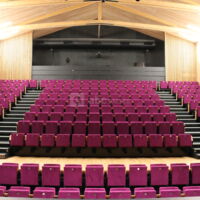 La salle avec le gradin et la fosse
