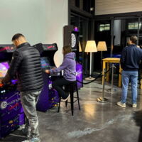 Bornes Arcade et fléchettes à disposition
