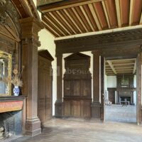 Salle avec piano