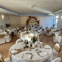 Salle de réception décorée