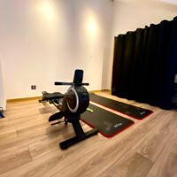 Une petite salle de fitness
