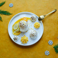 Comme une tarte sablée, pana cotta citron pavot, meringue sanguine
