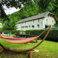 Jardin au bord de la rivière ( 150 mètres de berge et pêche privé)