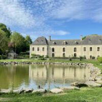 Château vue sur un lac