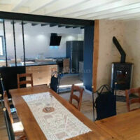 Salle de séjour et cuisine de l'hébergement