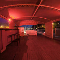Terrasse eclairé avec bar
