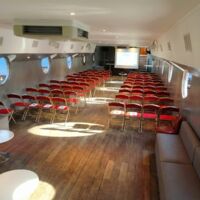 Séminaire avec mobilier