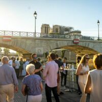 Cocktail au pied de Notre Dame de Paris