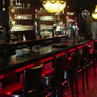 Le bar vue de l'entrée