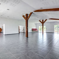 Salle Merlin avec son grand côté en premier plan et son petit côté en arrière plan