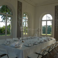 Grand salon table