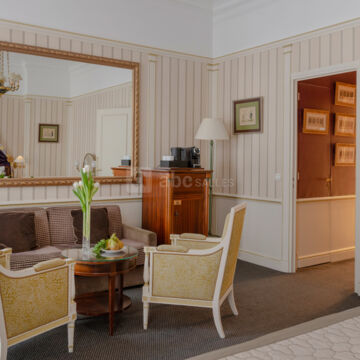 Suite Courtyard View
