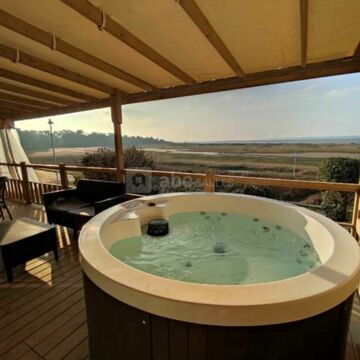 LODGE AVEC JACUZZI - 2 CHAMBRES