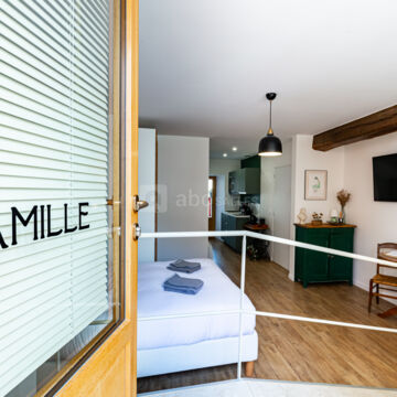 LOGIS CAMILLE
