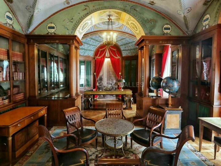 Vestibule et Salle À Manger