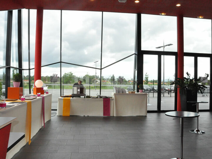 Hall d'Accueil Avec Espace Bar