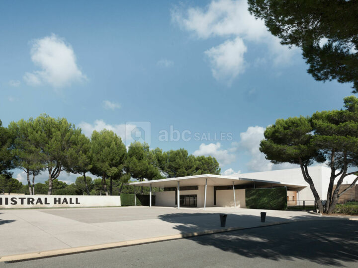 Parvis Mistral Hall