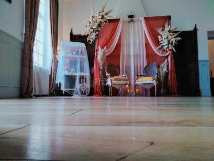 Salon Bar