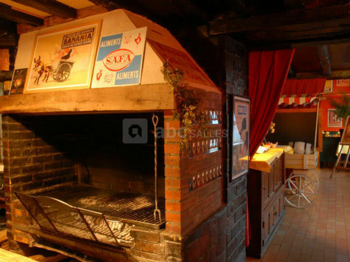 Salle La Cheminée + Salle de Restaurant Famille + Salon Vue sur Jardin