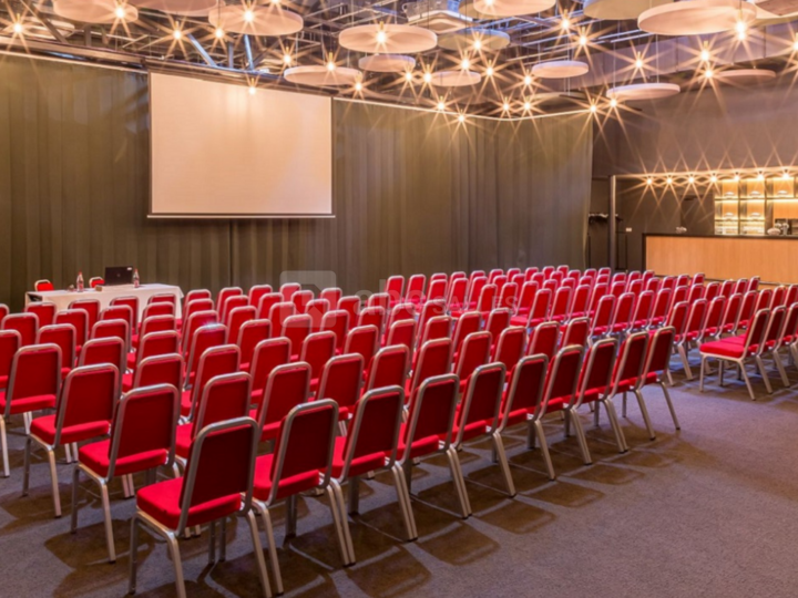 Salle de spectacle côté jardin (1)