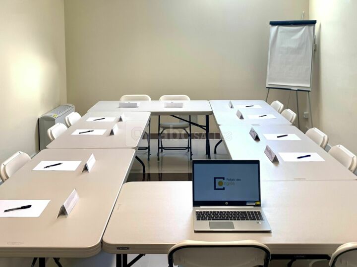 Salle de réunion 8