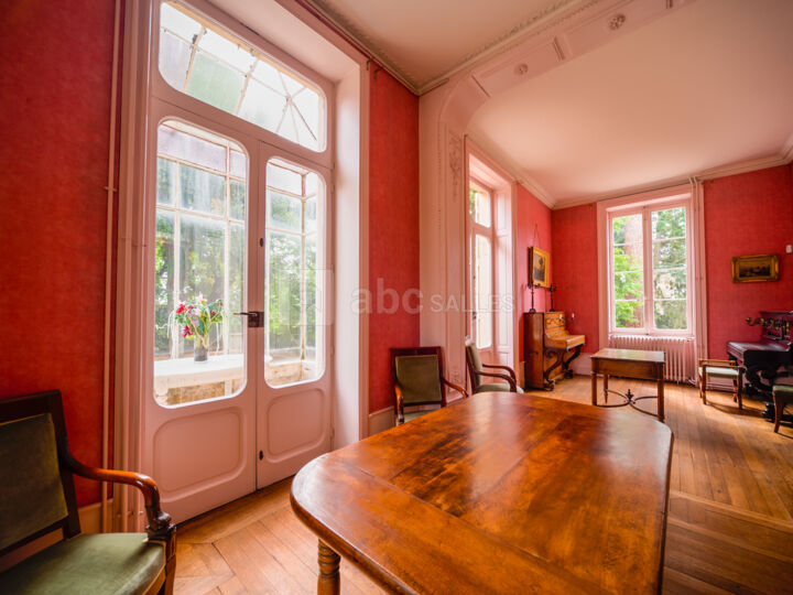 L'Annexe de Mademoiselle