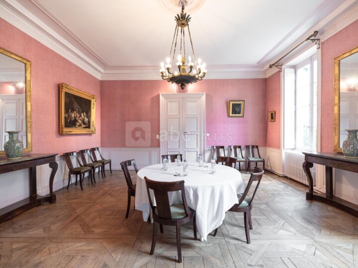 Salon Empire