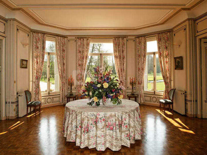 Salon Central