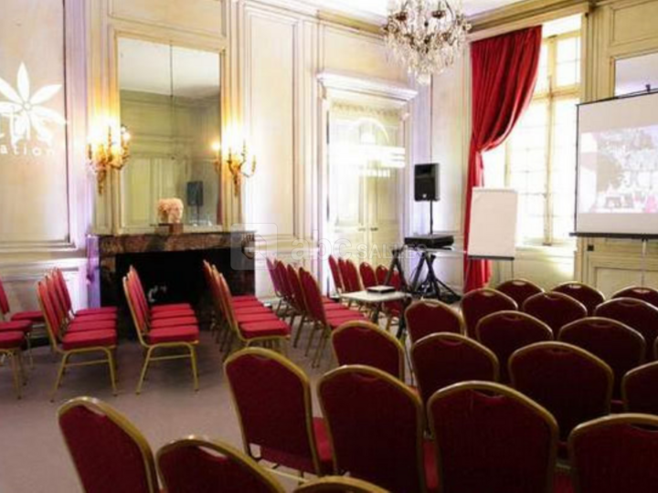 Salle de Conférence (deuxième étage)