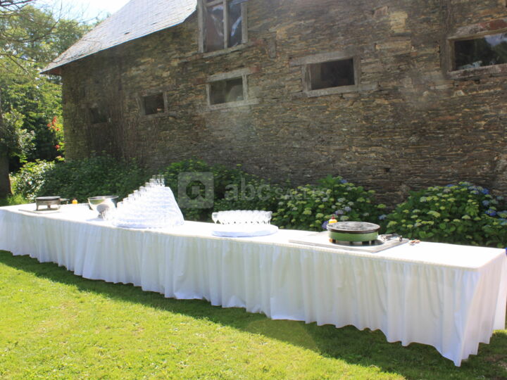 Grange à calèches et la véranda attenante
