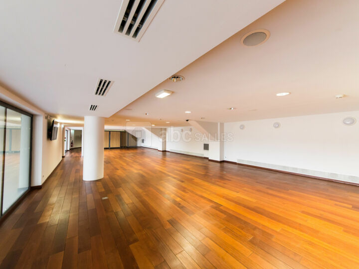 Mezzanine Zone 1