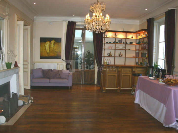 Salon Bar