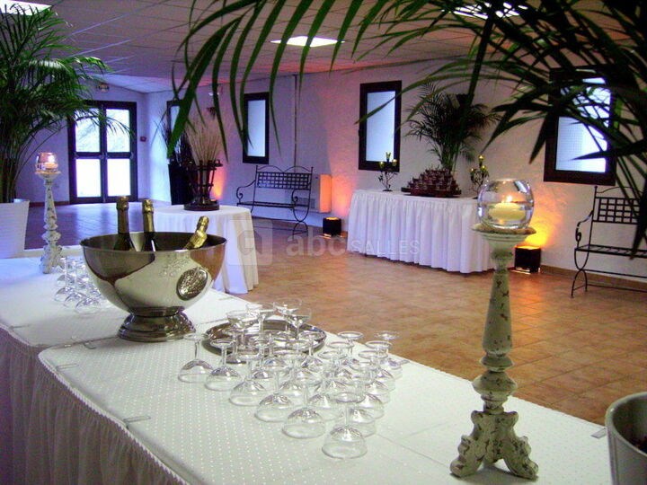 Le Mas 1er Étage, Salle de Replie en Cas d'Intempérie Pour l'Apéritif